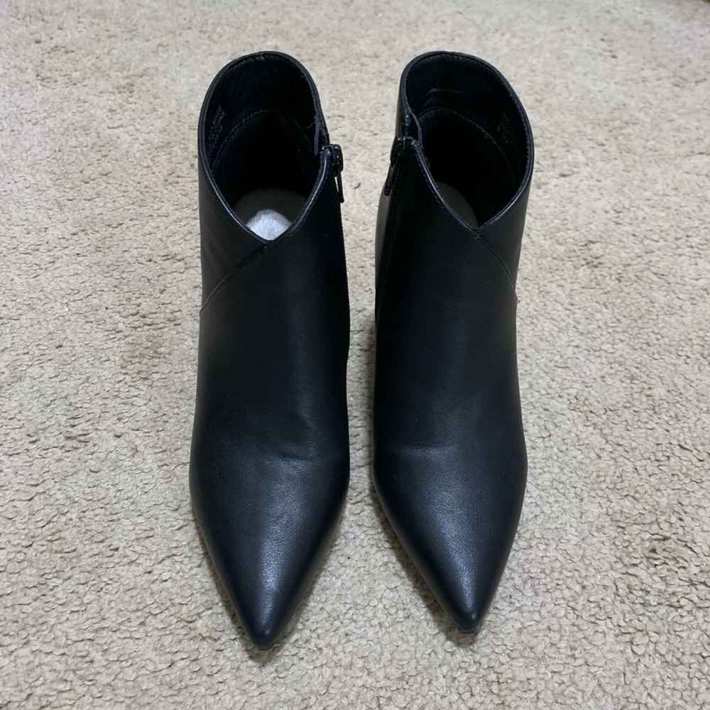 Lulus pointed toe black heeled books, size 5.5, 4” block heel